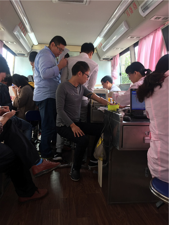 点滴奉献，绽放生命之花