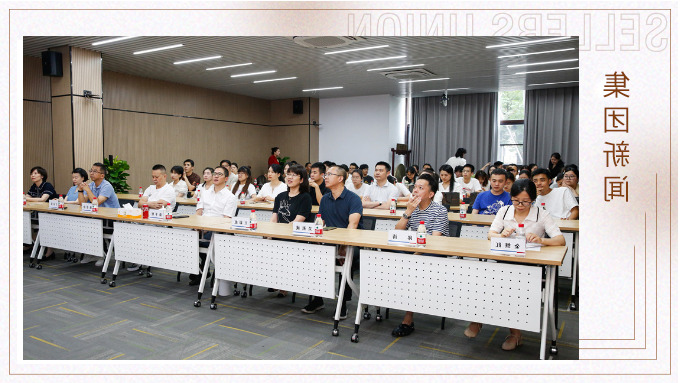 集团举行2023年度年陈纪念品发放仪式